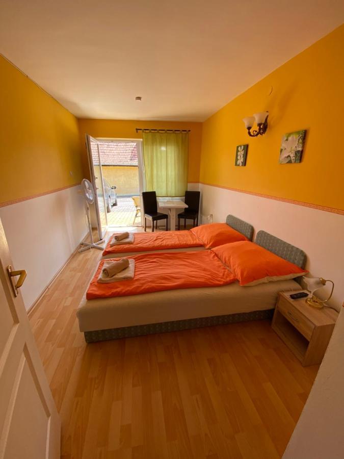 Appartementhaus 5. Jahreszeit Hévíz Esterno foto