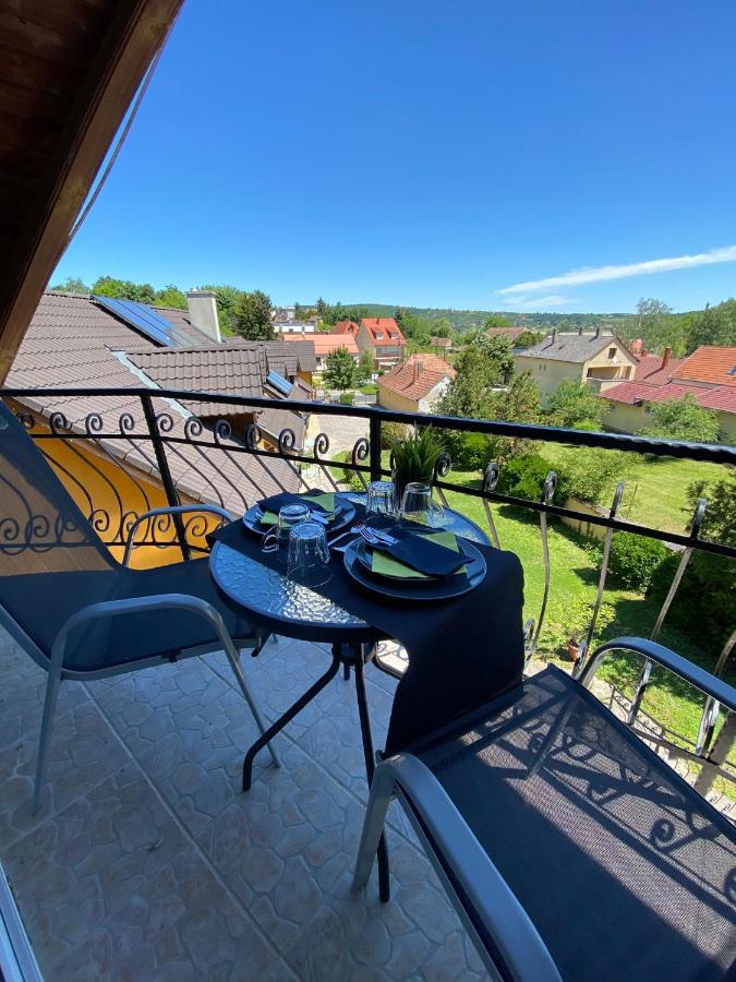 Appartementhaus 5. Jahreszeit Hévíz Esterno foto