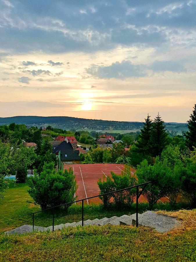 Appartementhaus 5. Jahreszeit Hévíz Esterno foto