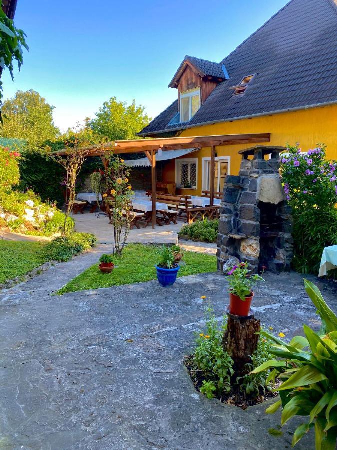 Appartementhaus 5. Jahreszeit Hévíz Esterno foto